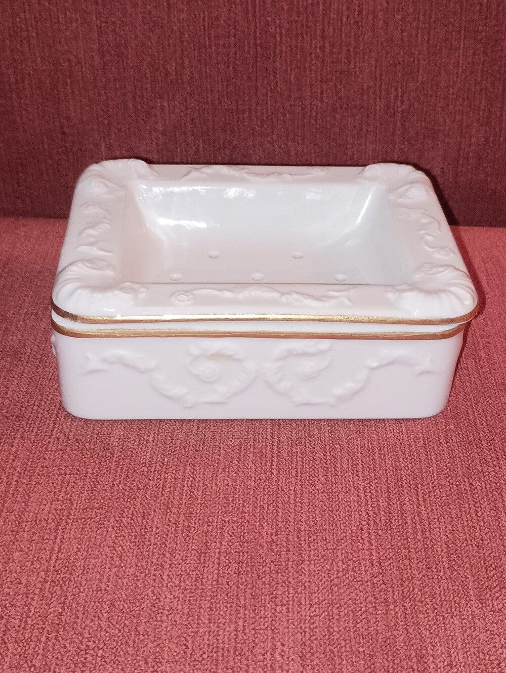 Vintage White Ceramic Porcelain Soap Dish with Drainer And Gold Trim